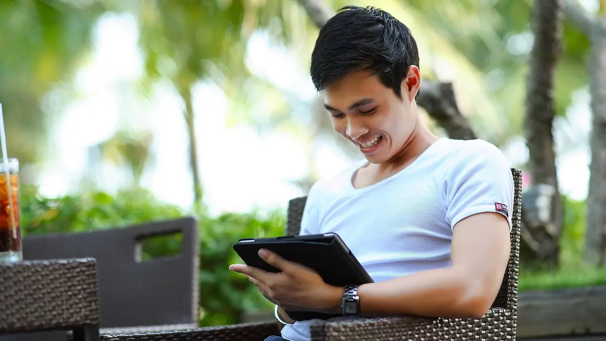 Why Anonymous Chat Feels Easier Than Talking to People You Know